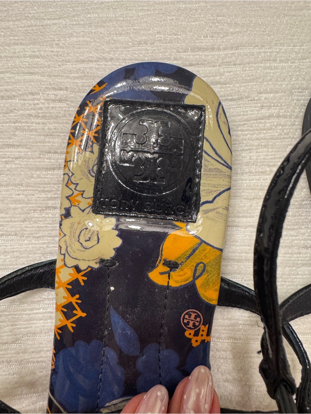 Limited edition Tory Burch Printed Miller-Style T-Strap Sandals - Picture 3 of 9